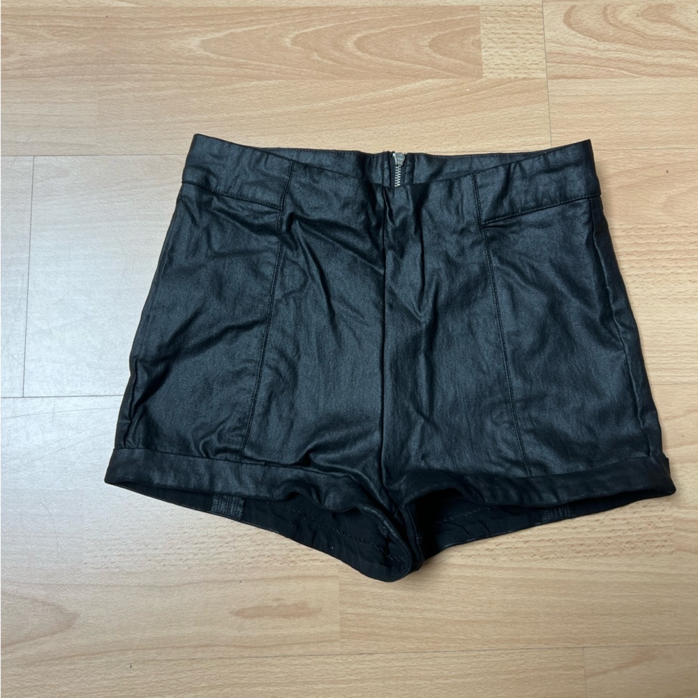 2/$30 💫 Forever 21 faux leather shorts